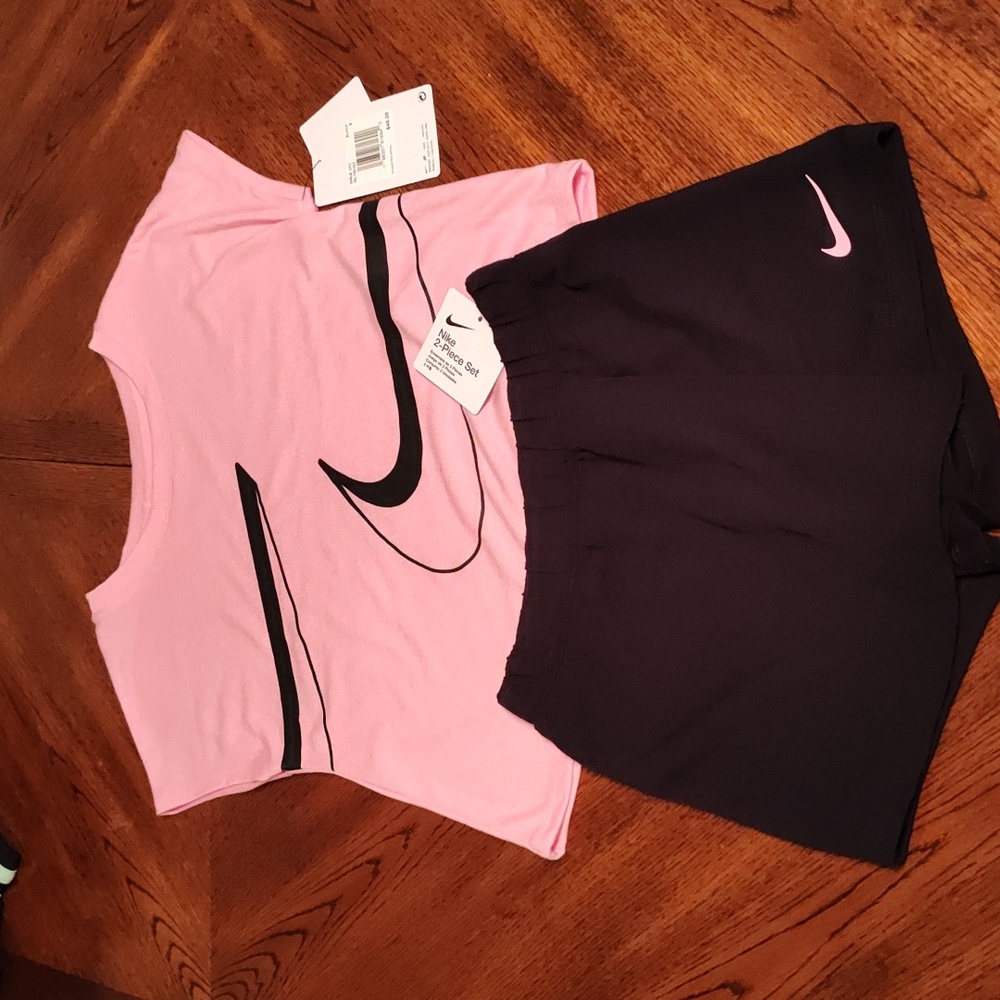 New 2pc. Nike size 6 outfit